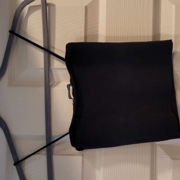 Brandy Melville black top, very stretchy - Picture 2 of 4